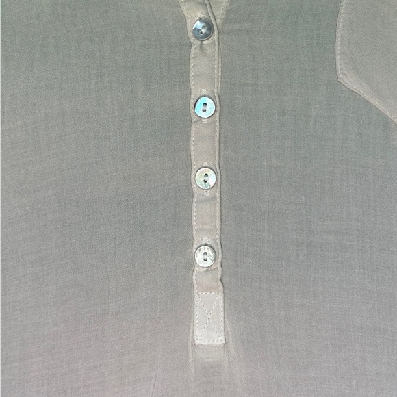 Cream colored Flowy tank top - Picture 6 of 8